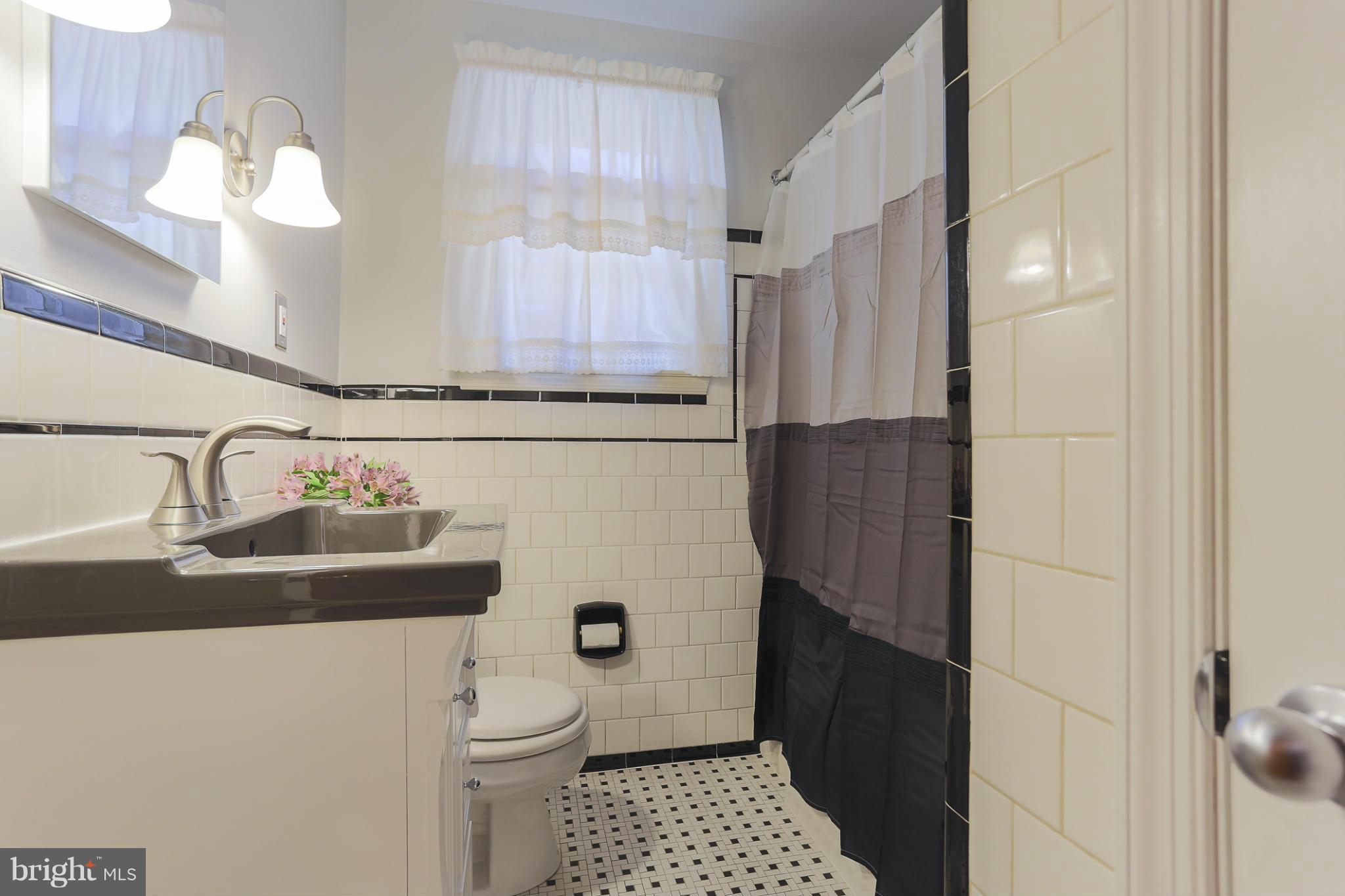33 Dungarrie Road Catonsville, MD 21228 - Photo 18 of 29 Charming Bath