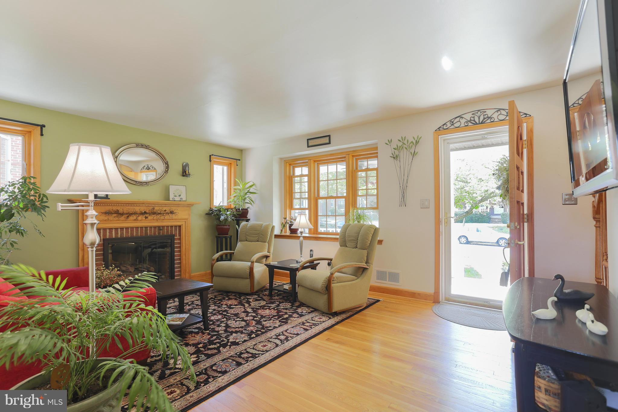 33 Dungarrie Road Catonsville, MD 21228 - Photo 7 of 29 Family Room