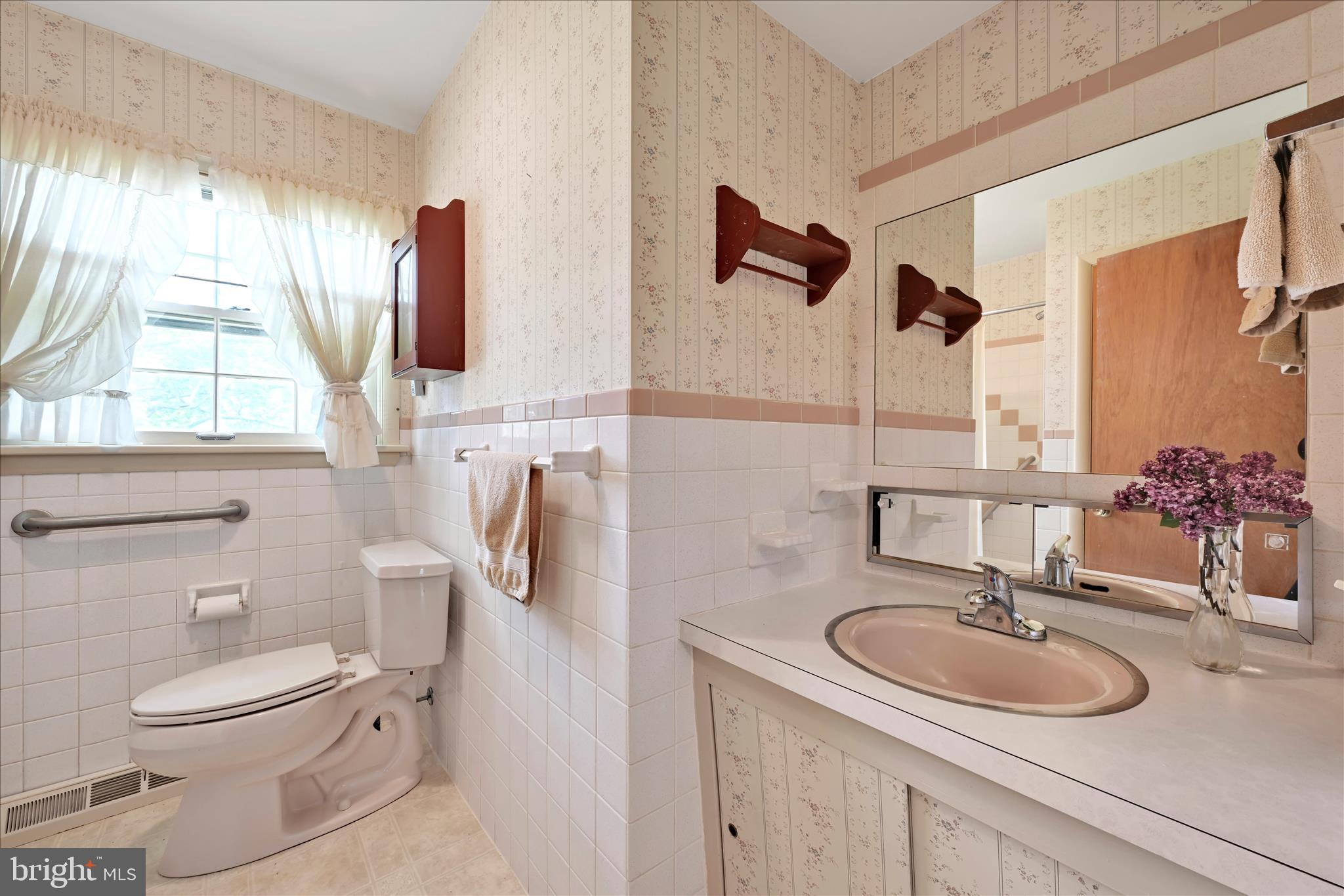 3206 Nolt Road Lancaster, PA 17601 - Photo 21 of 35 Bathroom