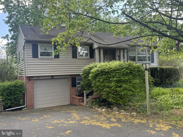 3206 Nolt Road Lancaster, PA 17601 - Photo 4 of 35 Charming split-level home with greenery.