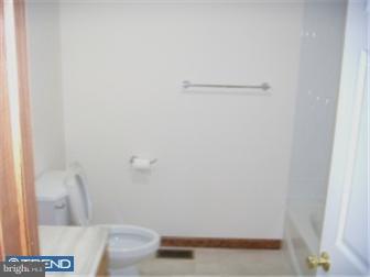 118 Gumspring Road Newark, DE 19713 - Photo 6 of 10 Bathroom