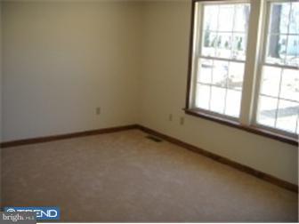 118 Gumspring Road Newark, DE 19713 - Photo 10 of 10 Living Room