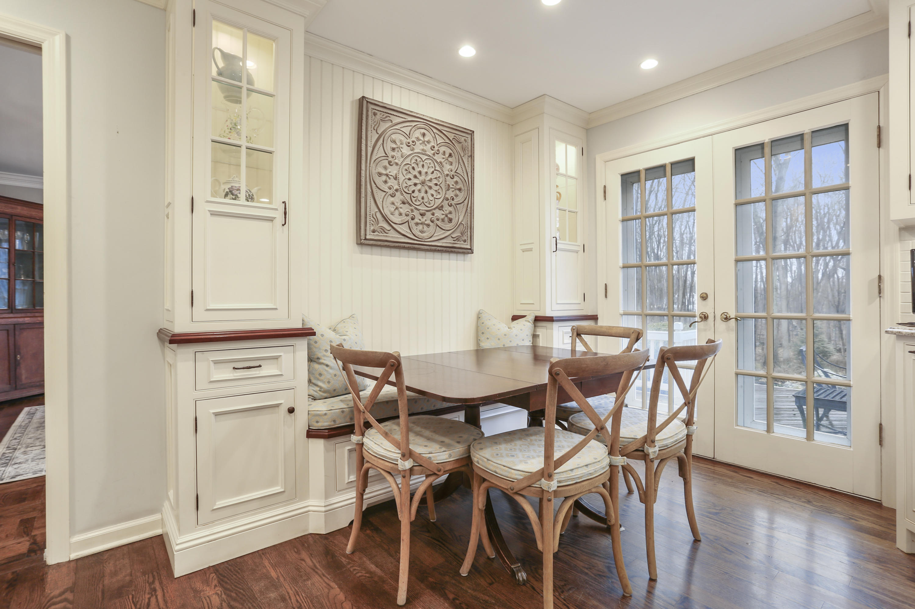 81 Rilling Ridge New Canaan, CT 06840 - Photo 12 of 44 017-photo-eat-in-kitchen-9037232