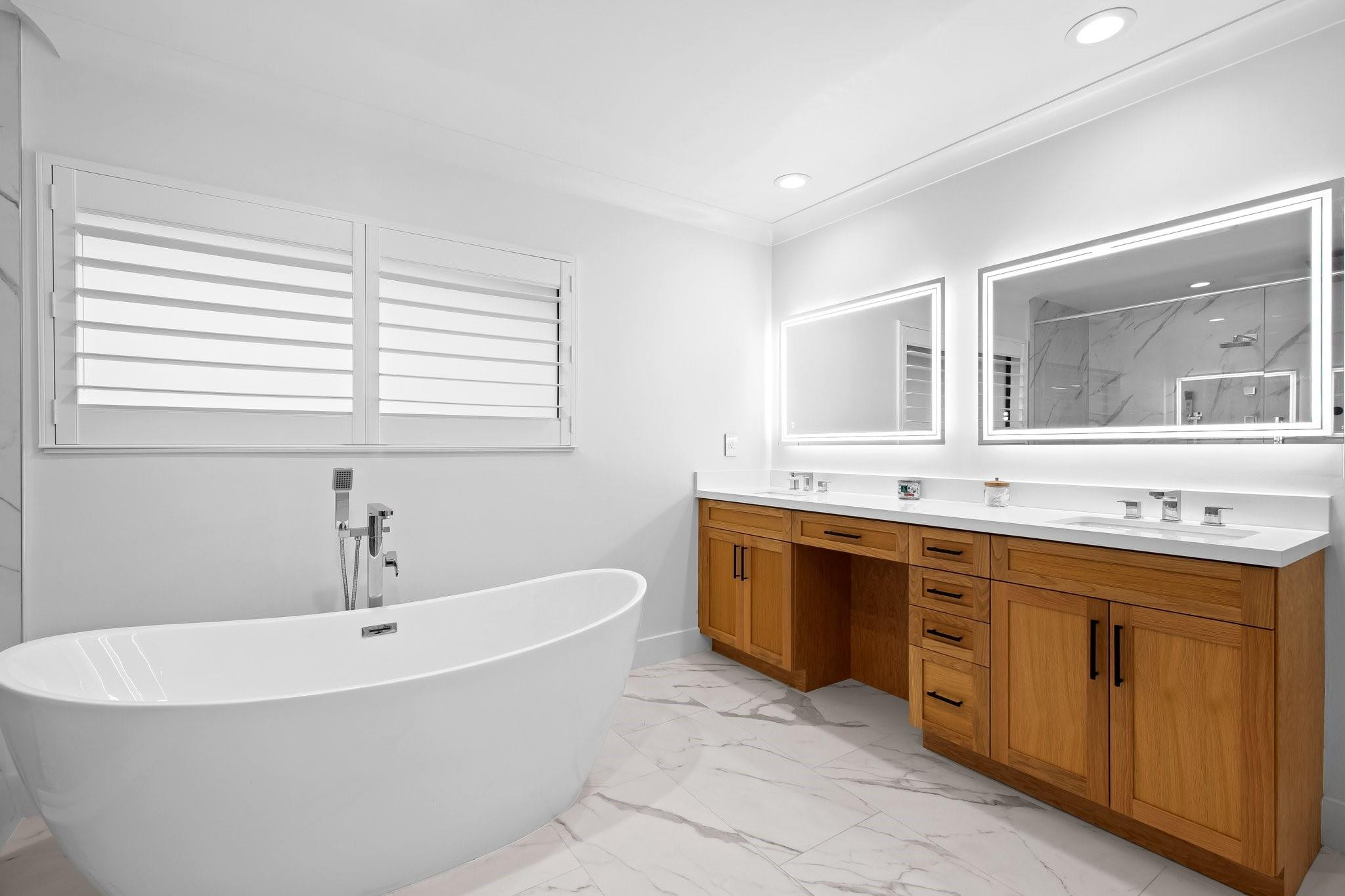 5751 Plantation Road Plantation, FL 33317 - Photo 17 of 32 a spacious bathroom with a tub double sink and mirror