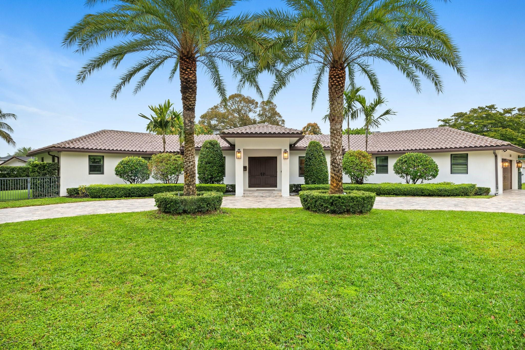 5751 Plantation Road Plantation, FL 33317 - Photo 2 of 32 a front view of a house with a garden and yard