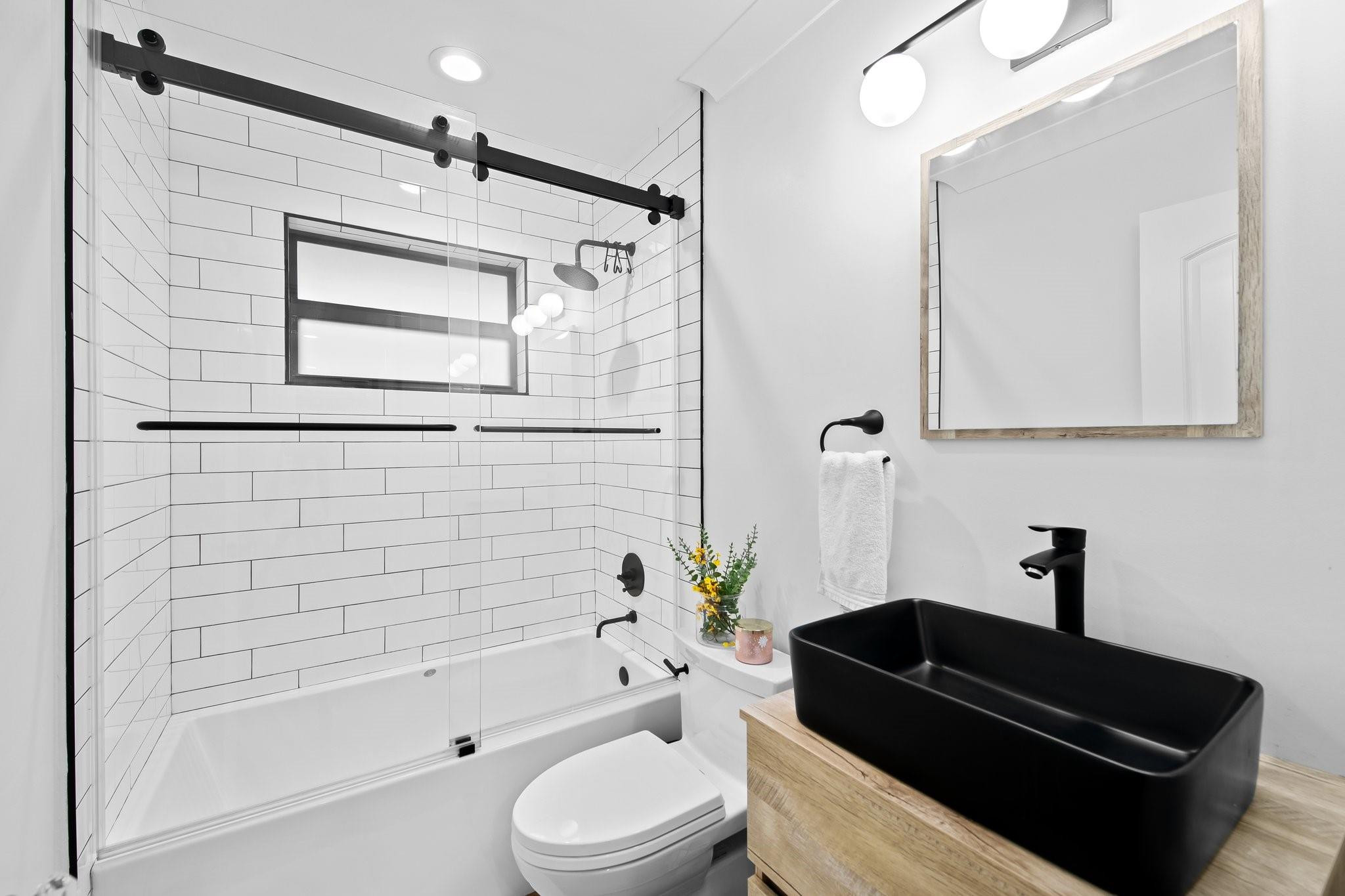 5751 Plantation Road Plantation, FL 33317 - Photo 21 of 32 a bathroom with a toilet a sink and bathtub