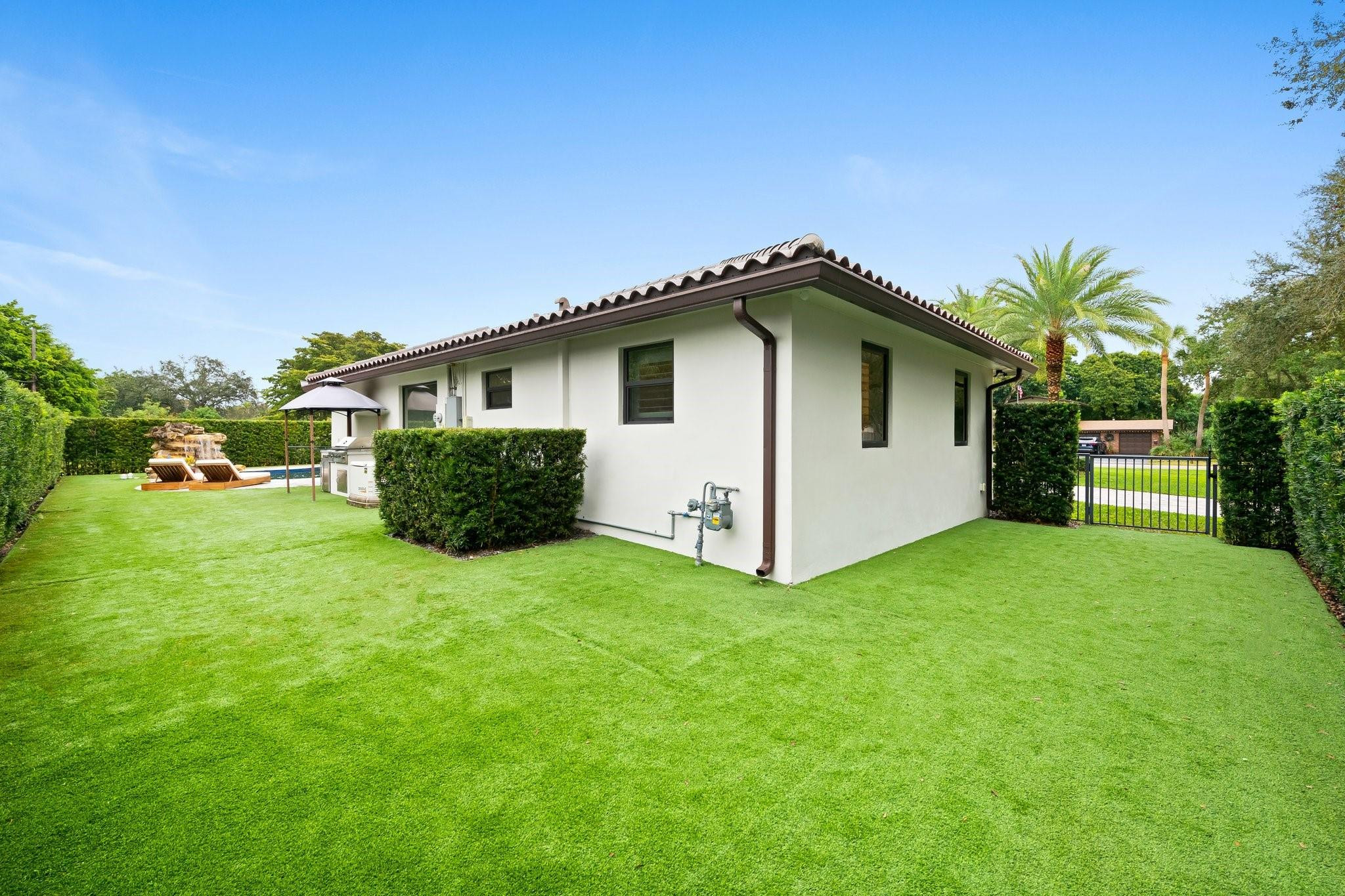 5751 Plantation Road Plantation, FL 33317 - Photo 32 of 32 a house with a tree in front of it