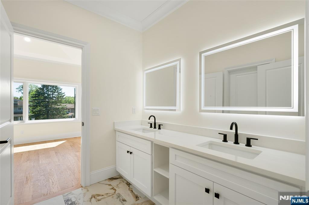 13 Harding Place Livingston, NJ 07039 - Photo 27 of 50