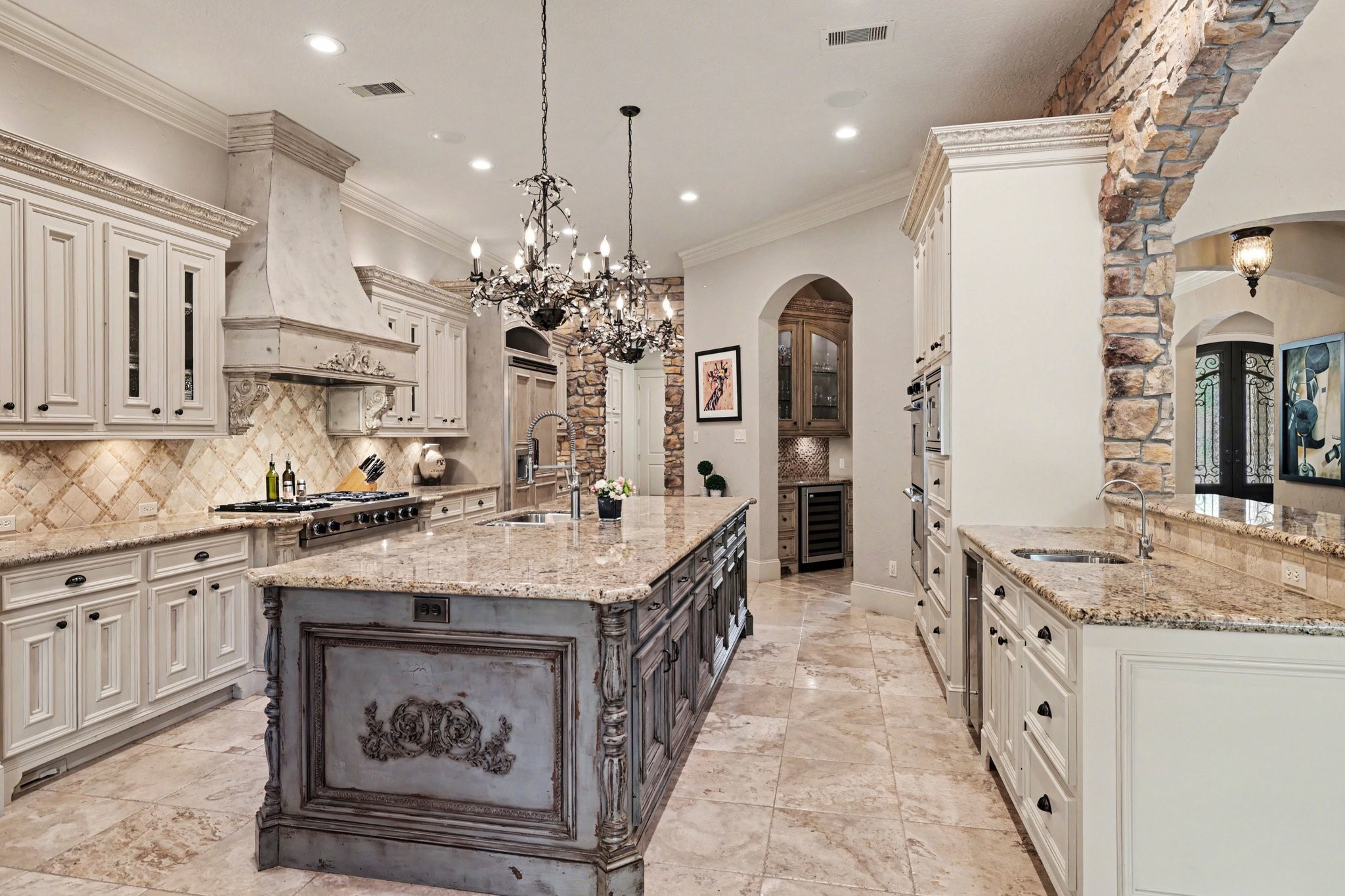 3 Player Ridge Court The Woodlands, TX 77382 - Photo 12 of 50 Gourmet kitchen with a grand island, custom cabinetry, and premium finishes.