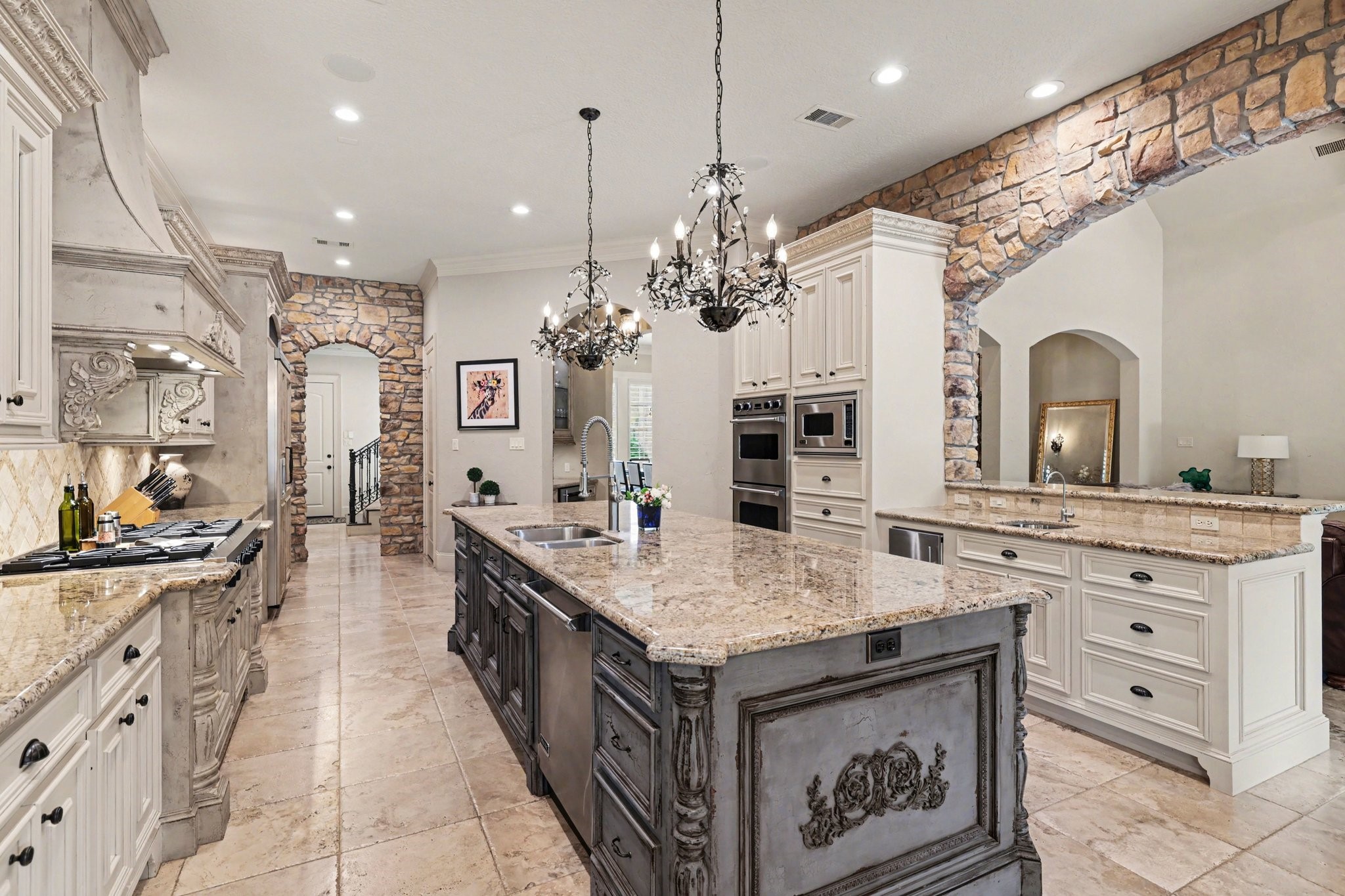 3 Player Ridge Court The Woodlands, TX 77382 - Photo 13 of 50 This chef's dream kitchen also has dual ovens, a separate ice maker, a prep sink, and a large walk-in pantry!