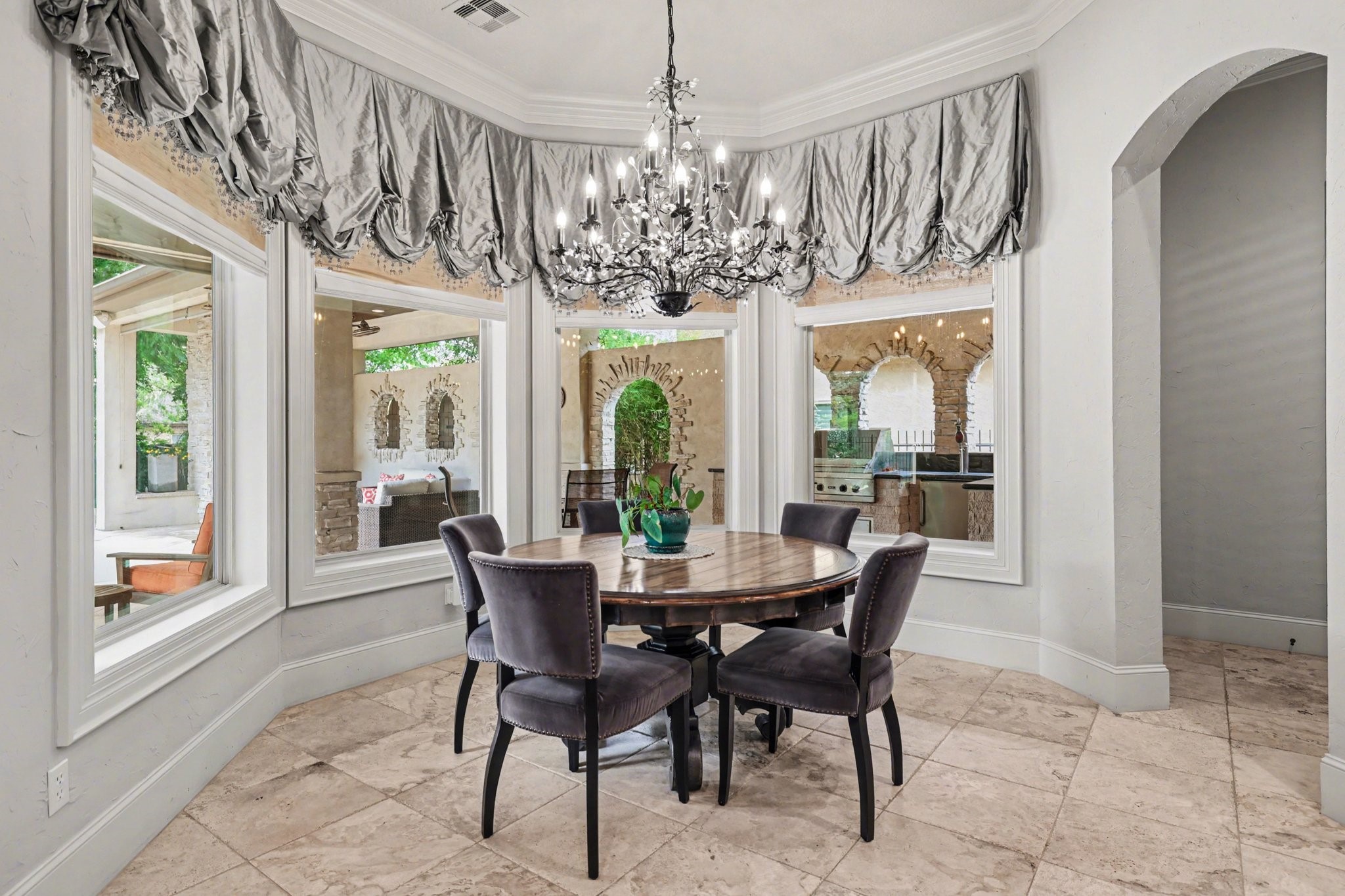 3 Player Ridge Court The Woodlands, TX 77382 - Photo 15 of 50 Adorable breakfast nook overlooking the backyard.