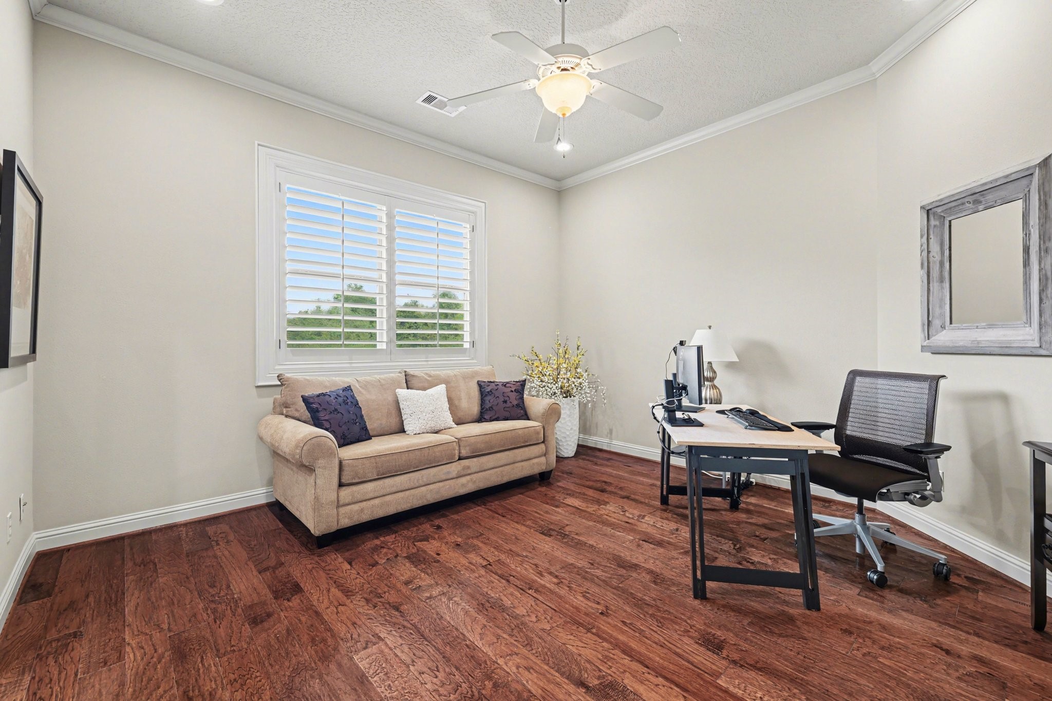 3 Player Ridge Court The Woodlands, TX 77382 - Photo 29 of 50 Secondary bedroom currently being used as a home office.