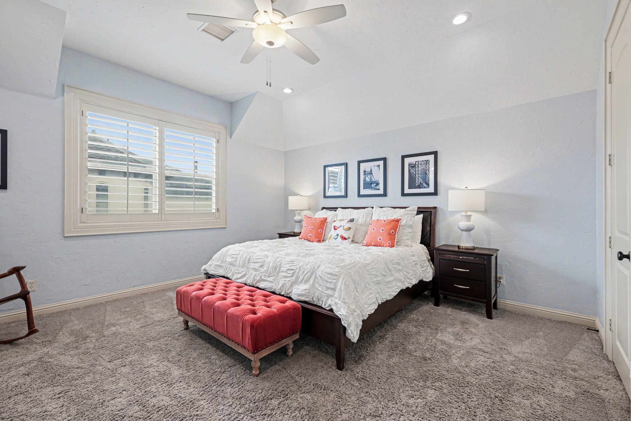 3 Player Ridge Court The Woodlands, TX 77382 - Photo 31 of 50 Beautiful secondary bedroom with a huge walk-in closet and private en suite.