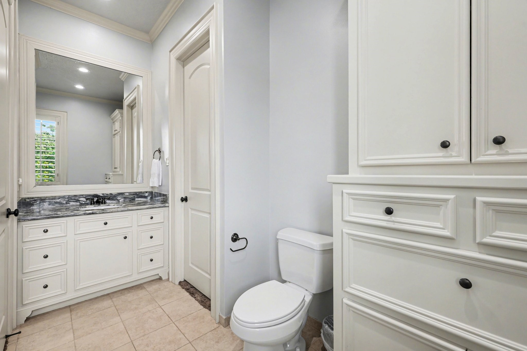 3 Player Ridge Court The Woodlands, TX 77382 - Photo 34 of 50 Secondary bathroom with a combination tub and shower.