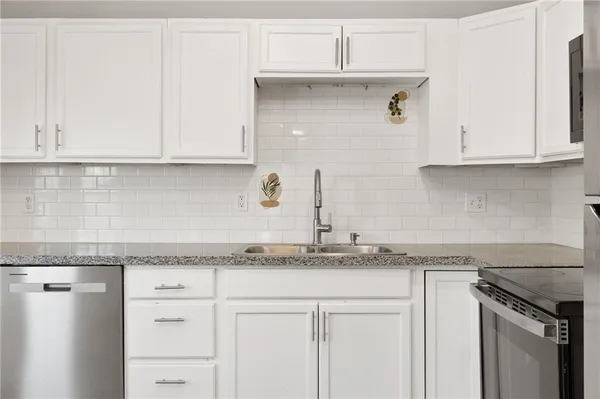 $244,999 | 2961 Lockridge Avenue, Kansas City, MO 64128