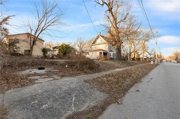 $244,999 | 2961 Lockridge Avenue, Kansas City, MO 64128