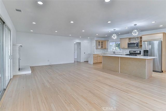 $6,495 | 4420 Noble Avenue, Sherman Oaks, CA 91403