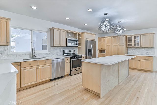 $6,495 | 4420 Noble Avenue, Sherman Oaks, CA 91403