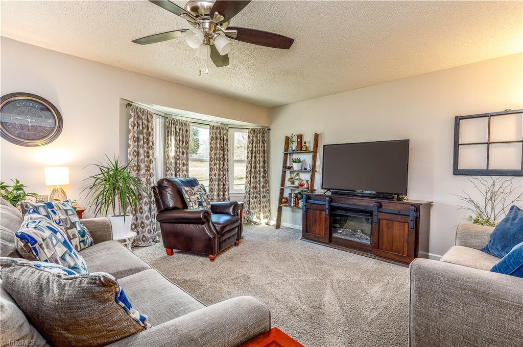 419 Cunningham Loop Road Thomasville, NC 27360 - Photo 3 of 33 Gallery Image 3