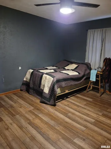 $160,000 | 469 Main Street, Radom, IL 62808