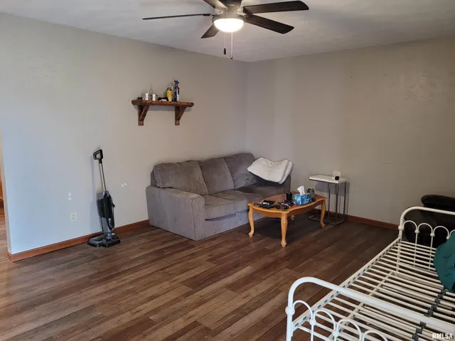 $160,000 | 469 Main Street, Radom, IL 62808