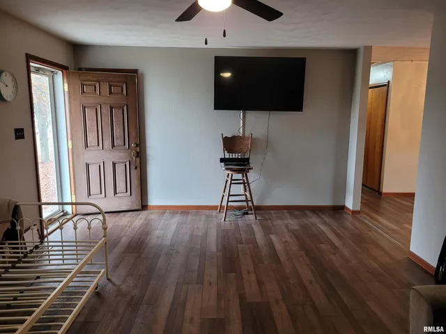 $160,000 | 469 Main Street, Radom, IL 62808