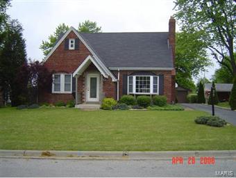 327 North Library Street Waterloo, IL 62298 - Photo 1 of 1