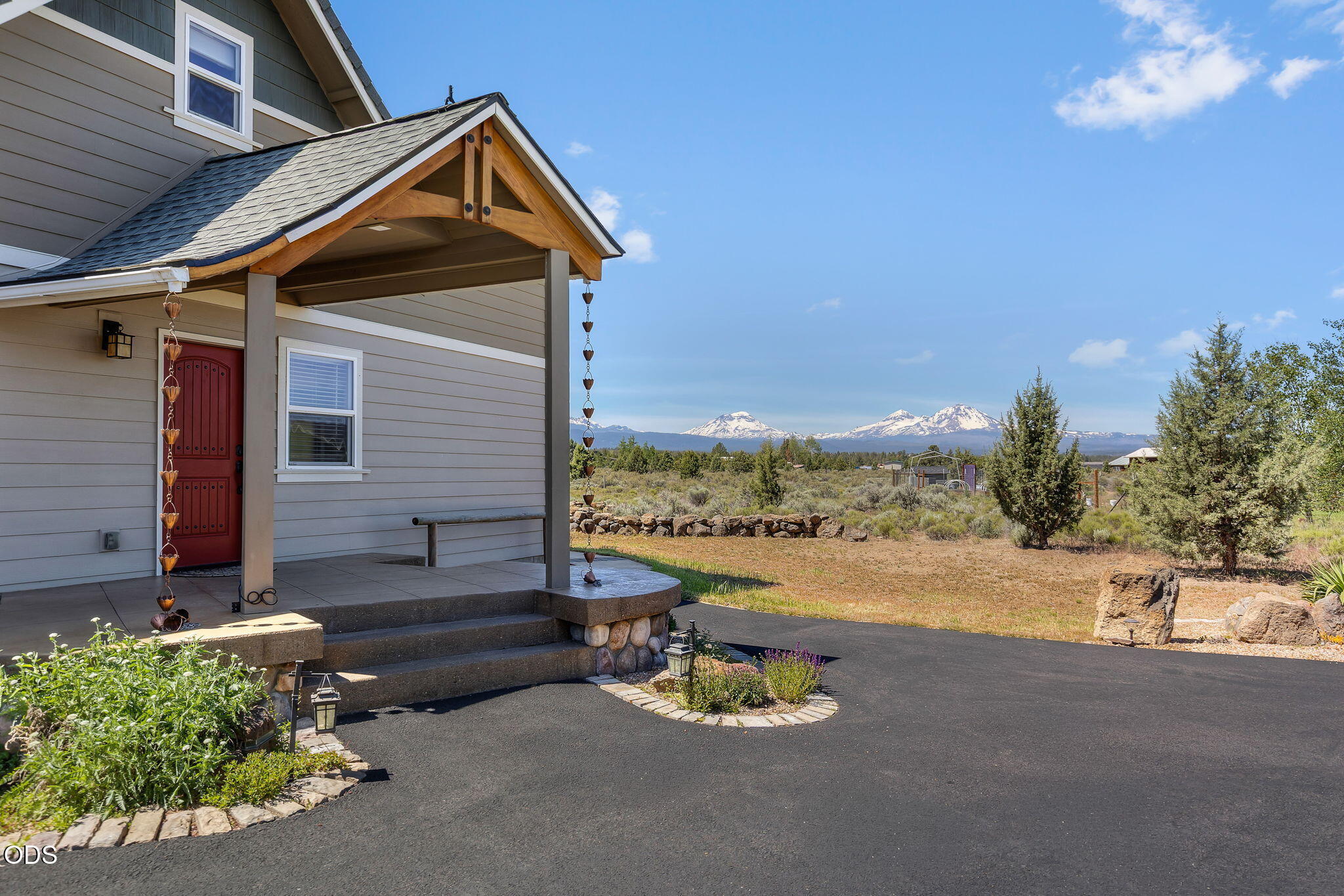 66967 Lance Road Bend, OR 97703 - Photo 2 of 58