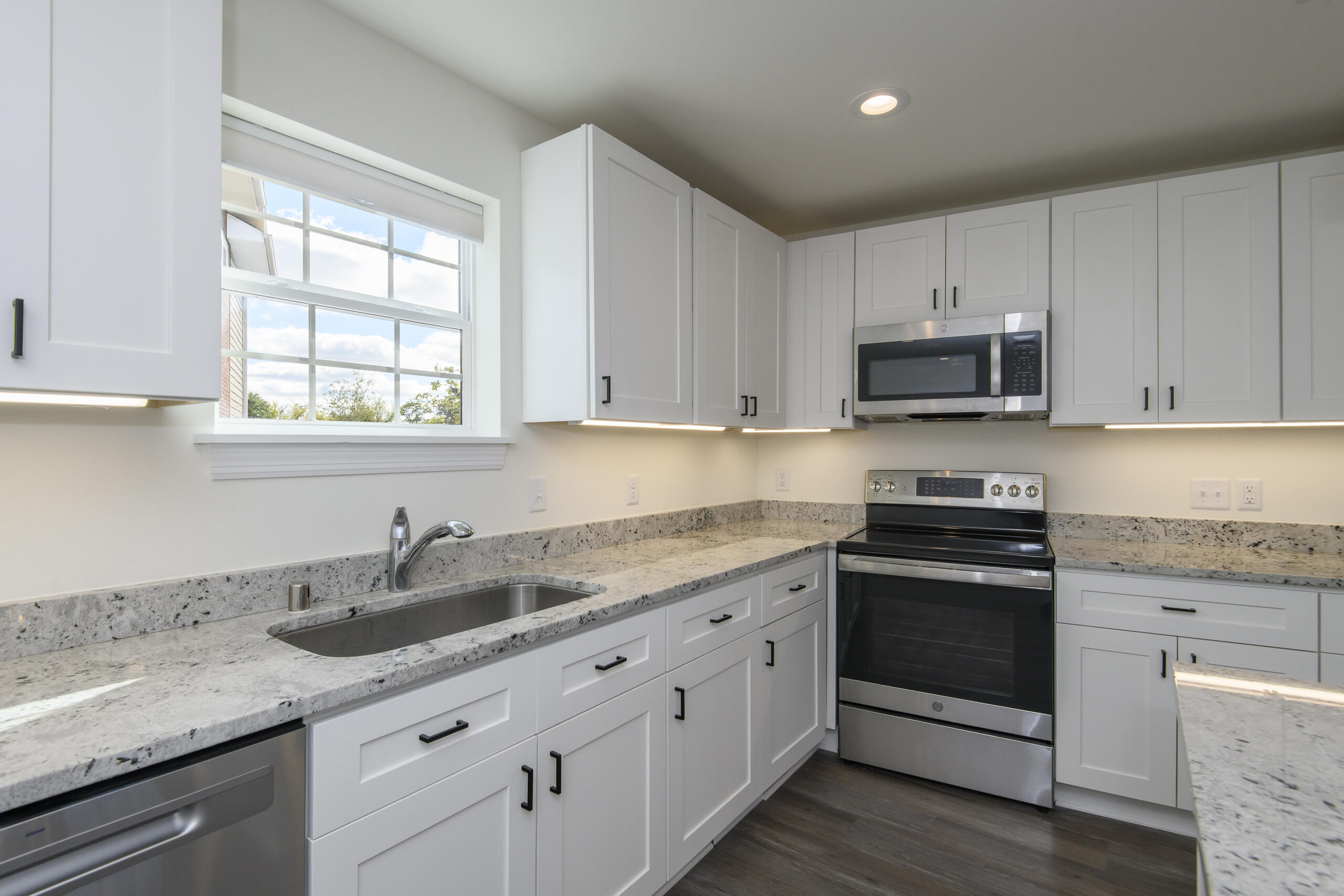 208 Grand Avenue, Unit 3 Mukwonago, WI 53149 - Photo 12 of 51 Grand Ave-17