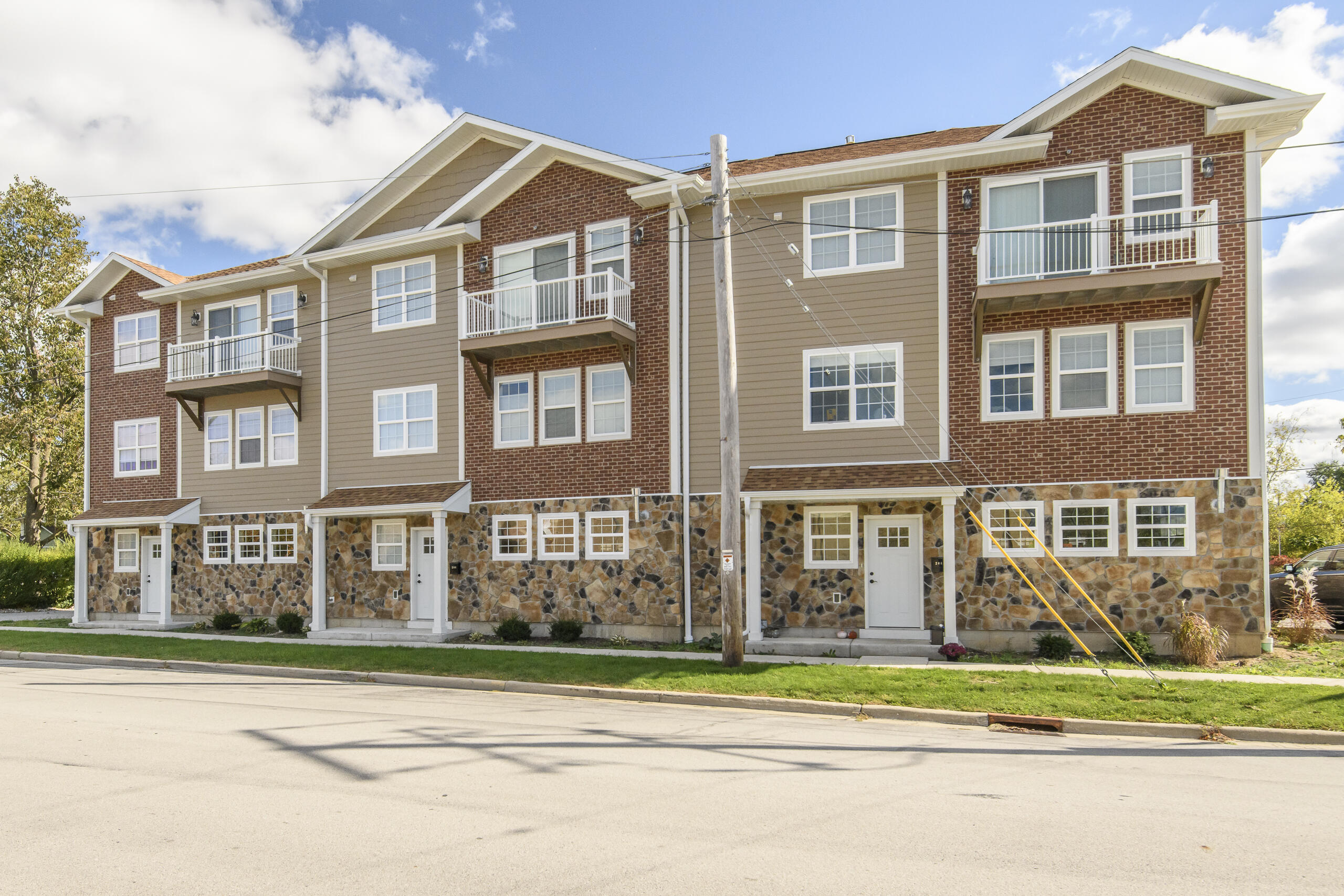 208 Grand Avenue, Unit 3 Mukwonago, WI 53149 - Photo 9 of 51 Grand Ave-03