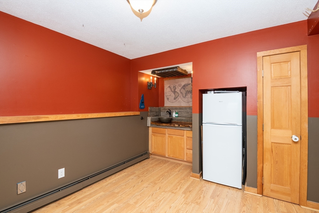 226 Raymond Road Nottingham, NH 03290 - Photo 38 of 42 a kitchen with refrigerator and microwave