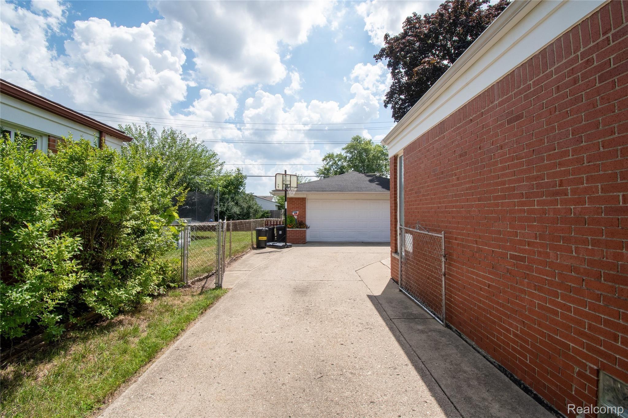 11176 Erdmann Road Sterling Heights, MI 48314 - Photo 30 of 34 DSC_0516.jpg