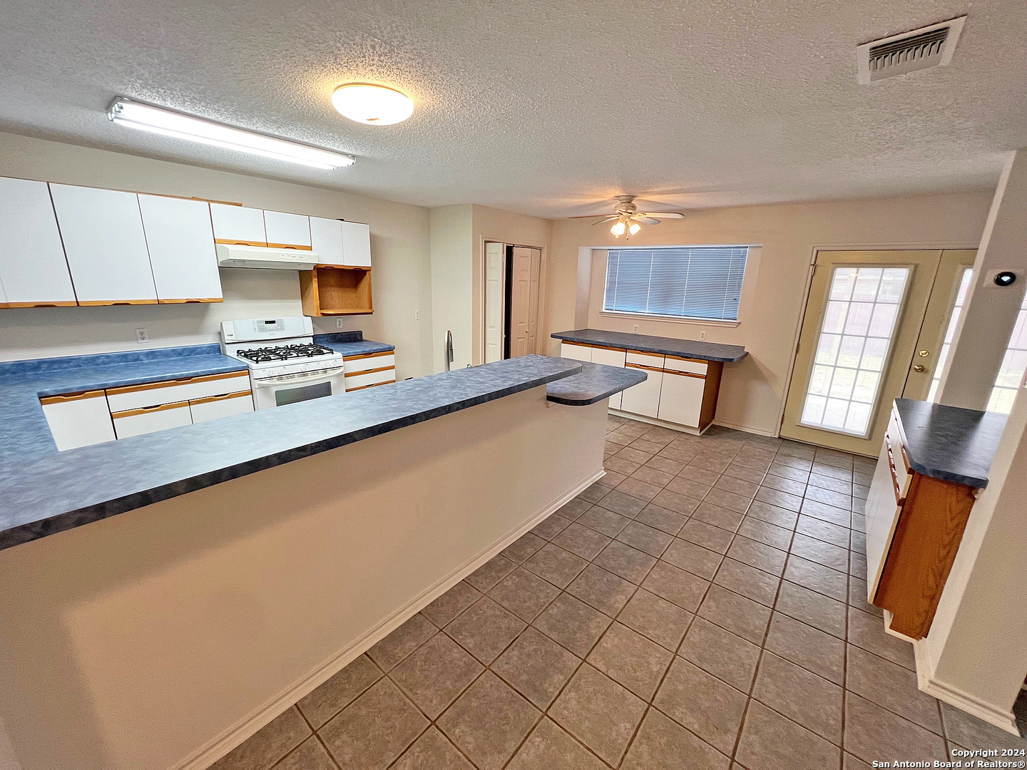 7514 Autumn Ledge Converse, TX 78109 - Photo 6 of 37 a very nice looking room with a couch and a window