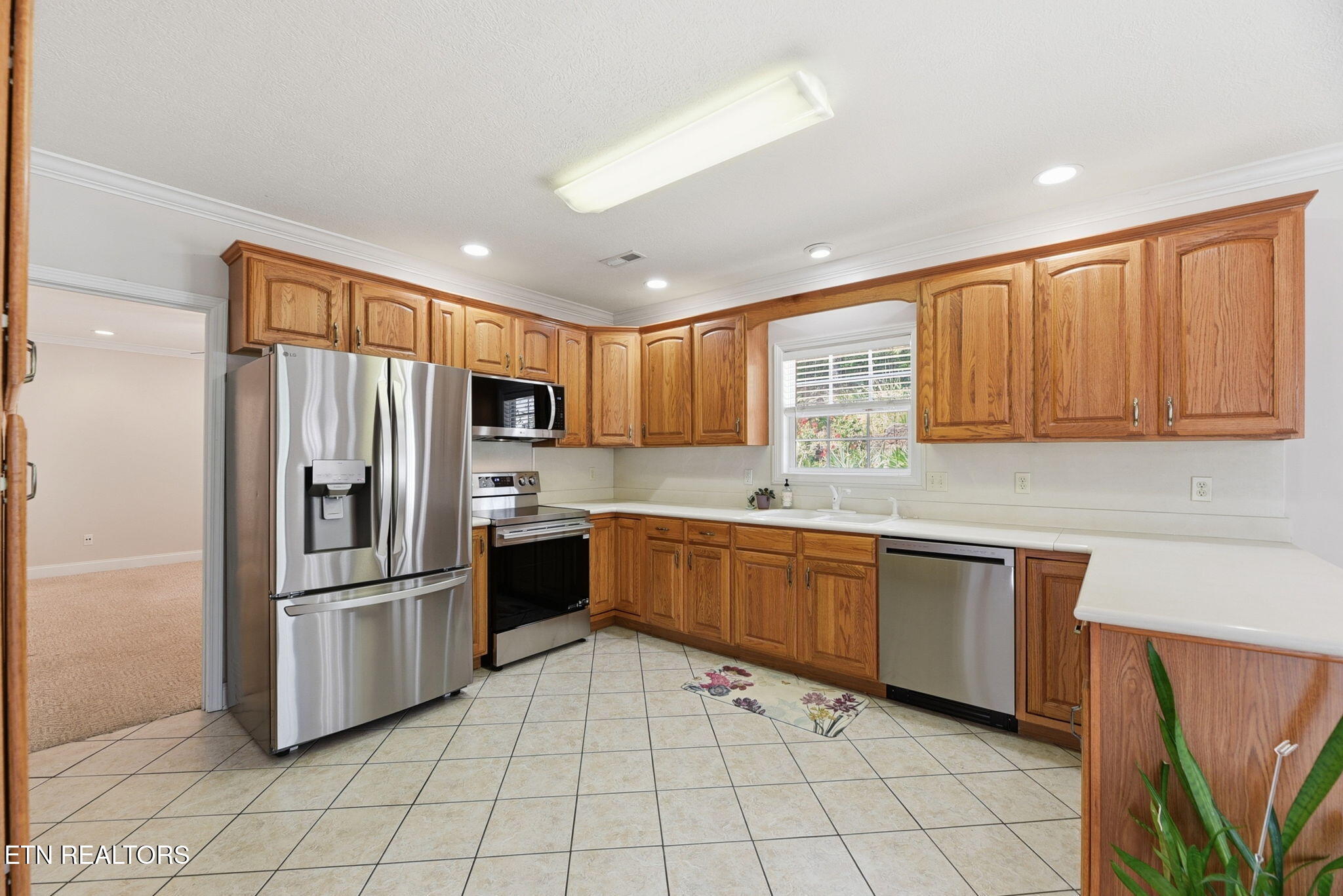 221 Sweetgum Lane Oak Ridge, TN 37830 - Photo 14 of 38 14-web-or-mls-DSC_9621