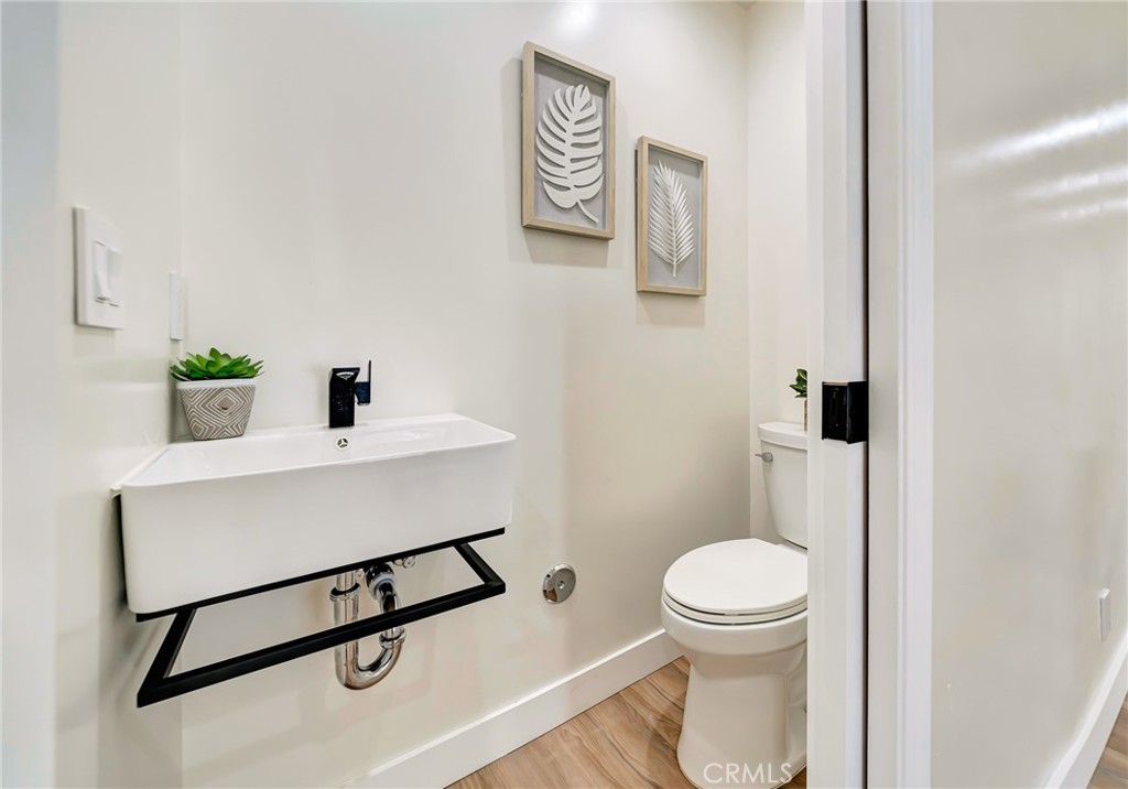 6512 Franrivers Avenue West Hills, CA 91307 - Photo 17 of 33 a bathroom with a toilet a sink and mirror