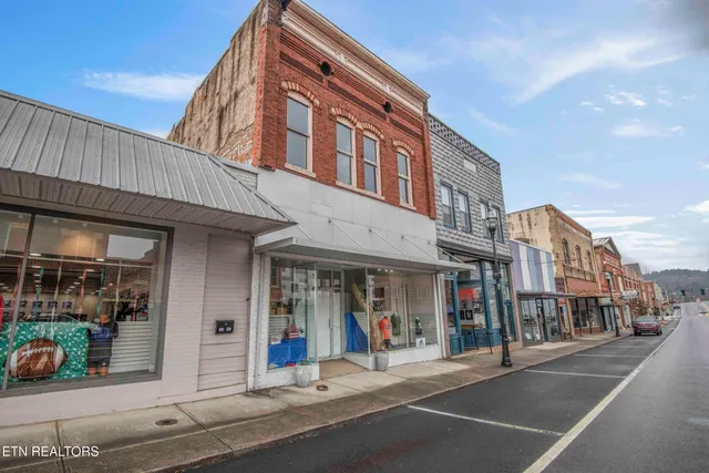 $2,500 | 428 North Roane Street, Harriman, TN 37748