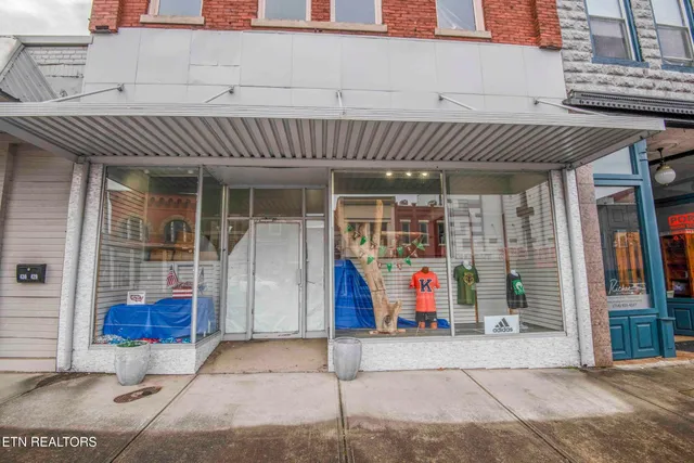 $2,500 | 428 North Roane Street, Harriman, TN 37748