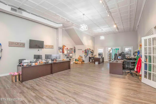 $2,500 | 428 North Roane Street, Harriman, TN 37748