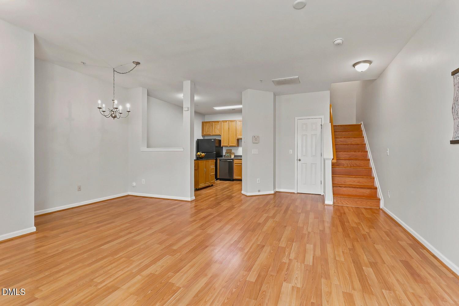 8620 Neuse Club Lane, Unit 107 Raleigh, NC 27616 - Photo 7 of 33 007-010-DiningFamily-1500x1000