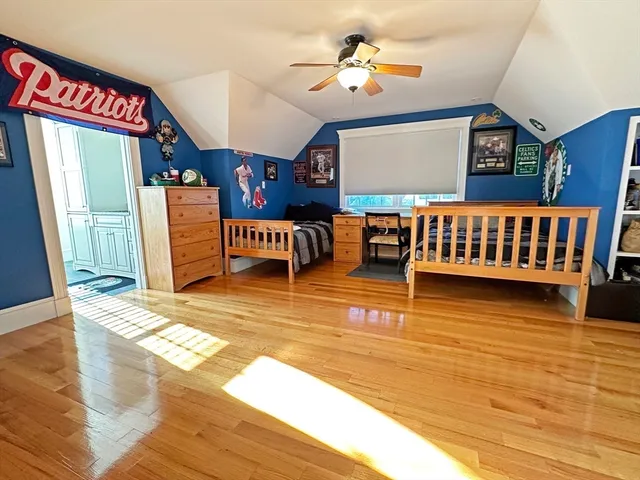 a view of a livingroom with furniture and a ceiling fan