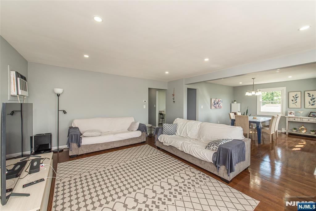 424 Oak Street Ridgefield, NJ 07657 - Photo 6 of 39 Gallery Image 6