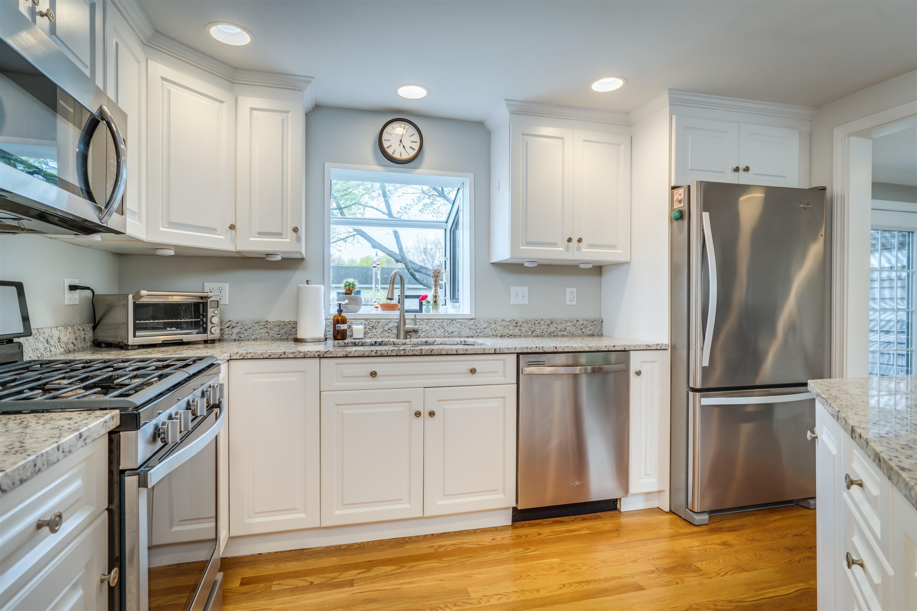 132 Rogers Road Kittery, ME 03904 - Photo 7 of 34