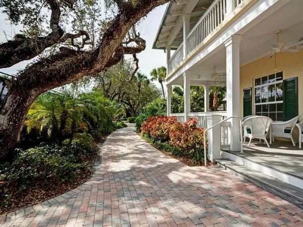 $9,000 | 1460 Winding Oaks Circle West, Unit 104, Vero Beach, FL 32963