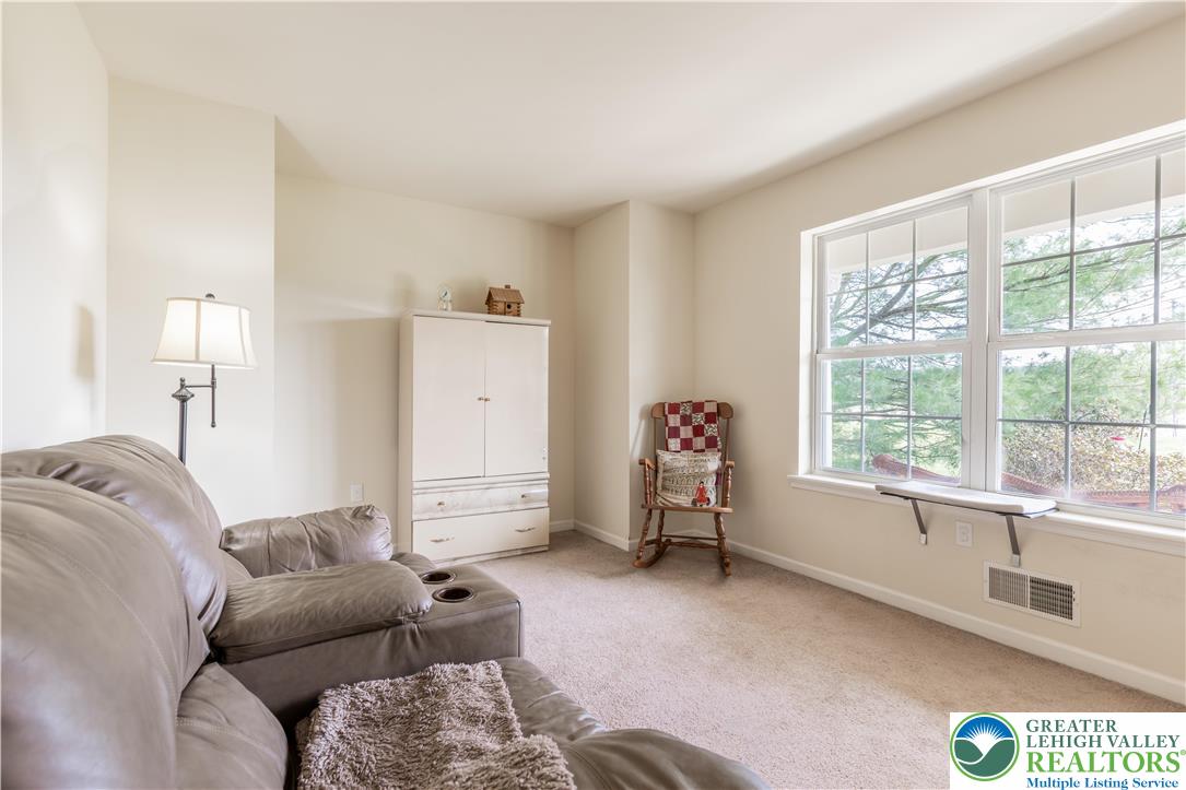 707 Gilbert Road Gilbert, PA 18331 - Photo 12 of 46