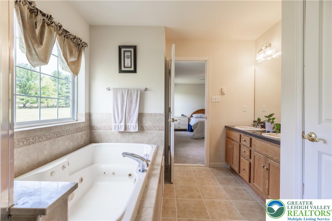 707 Gilbert Road Gilbert, PA 18331 - Photo 24 of 46