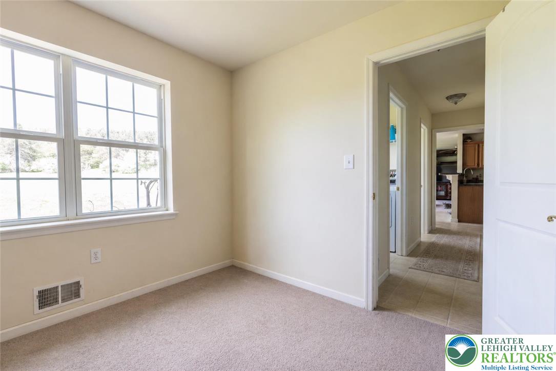 707 Gilbert Road Gilbert, PA 18331 - Photo 3 of 46
