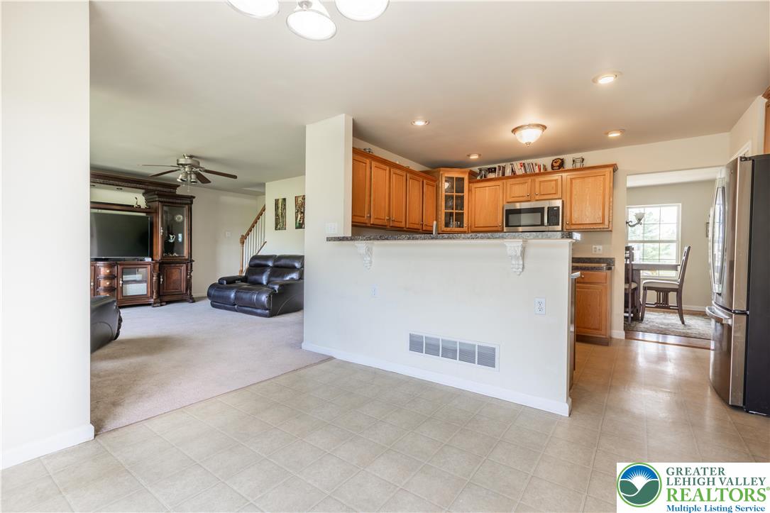 707 Gilbert Road Gilbert, PA 18331 - Photo 7 of 46
