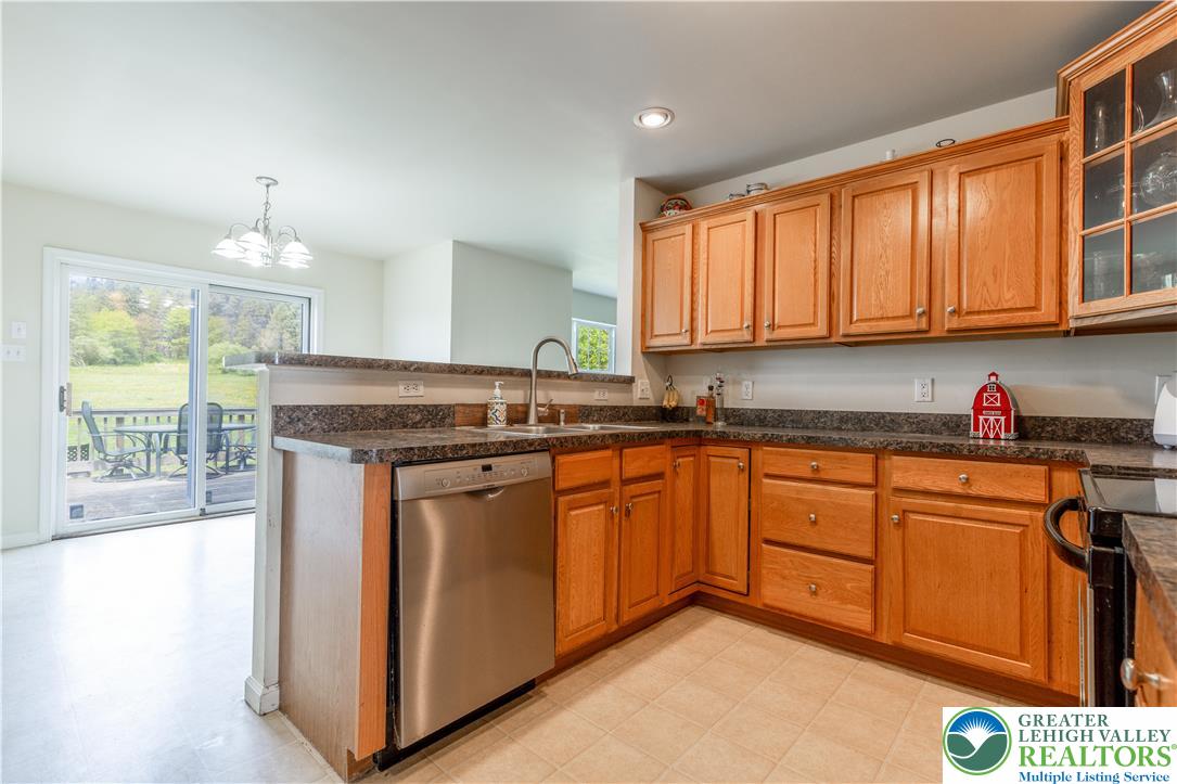 707 Gilbert Road Gilbert, PA 18331 - Photo 9 of 46