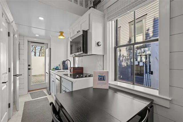 $2,750 | 6 Cross Street, Newport, RI 02840