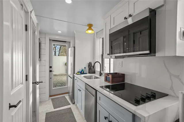 $2,750 | 6 Cross Street, Newport, RI 02840